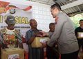 Kapolda Kepri Sambangi Pulau Bertam, Salurkan 75 Paket Sembako dan 100 Kursi